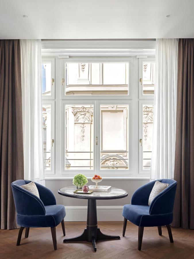 Rosewood Vienna Hotel Exterior photo A window in a hotel room