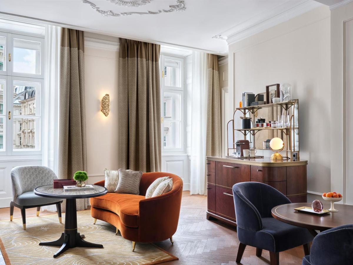 Rosewood Vienna Hotel Exterior photo The living room of a suite at the hotel