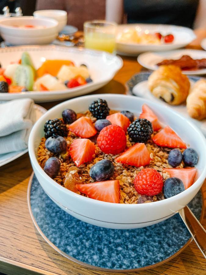 Rosewood Vienna Hotel Exterior photo Fruit and cereal