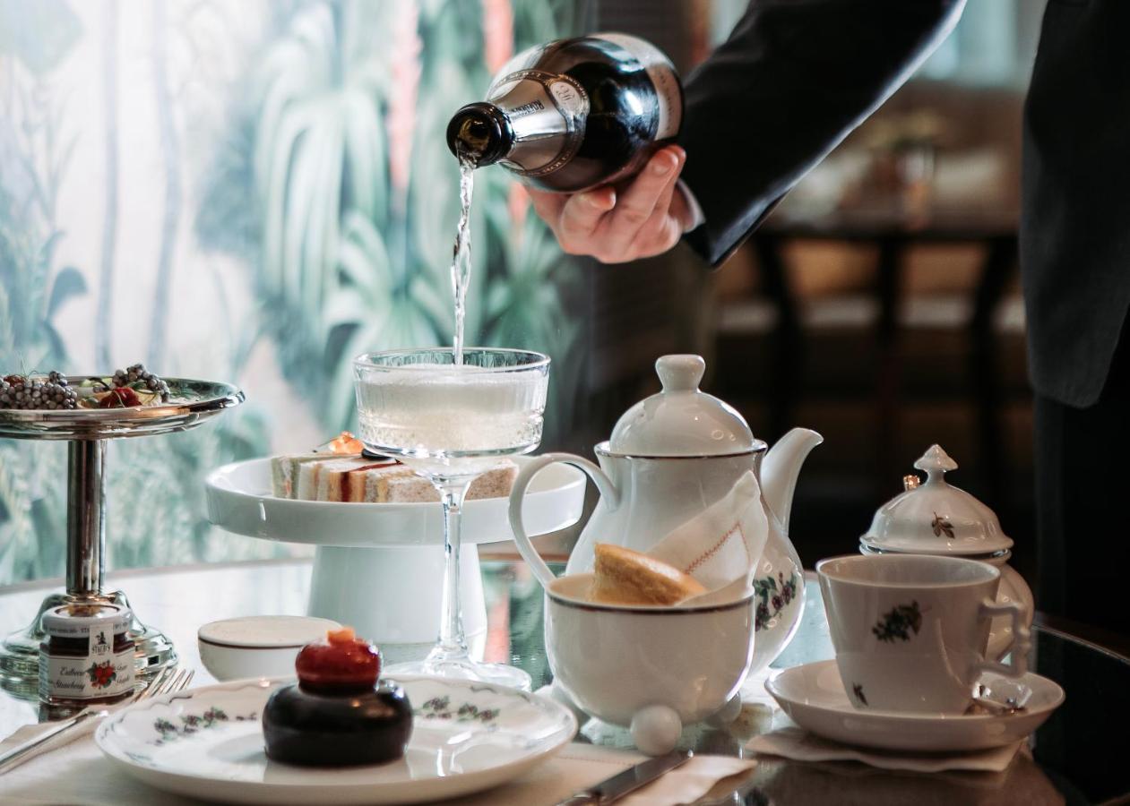 Rosewood Vienna Hotel Exterior photo Afternoon tea at the Ritz