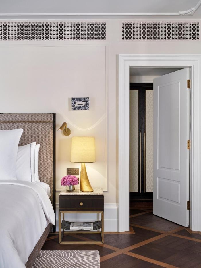 Rosewood Vienna Hotel Exterior photo A bedroom at The Carlyle