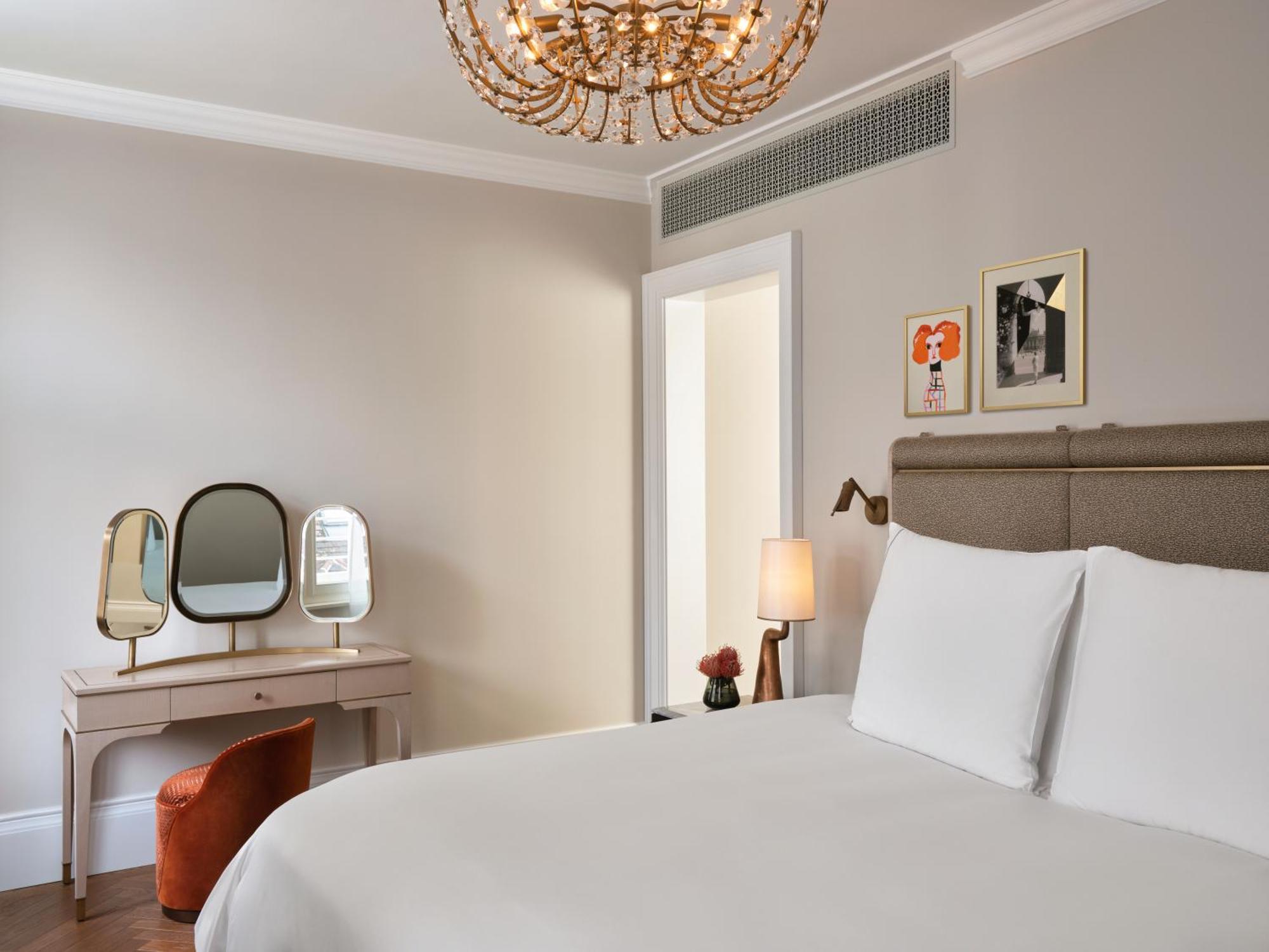 Rosewood Vienna Hotel Exterior photo A bedroom at The Carlyle